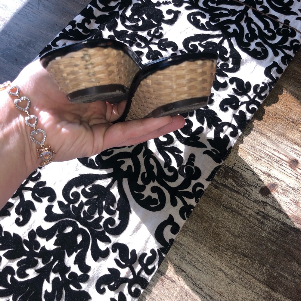 COPY - Lily Pulitzer sandals 9 GUC - Picture 3 of 8